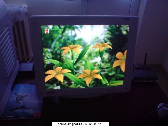 monitor lcd 17'  fabricat in 2006, folosit 5 luni culoare alba, gasiti informatii despre el aici